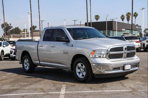 Bright Silver Metallic Clearcoat 2017 RAM 1500 SLT