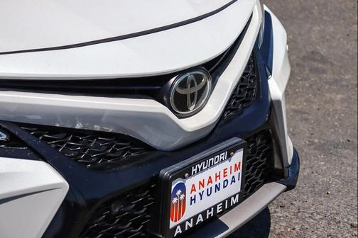 Wind Chill Pearl 2018 Toyota Camry XSE