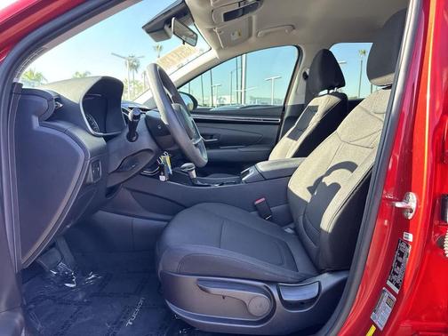 2022 Hyundai TUCSON SE