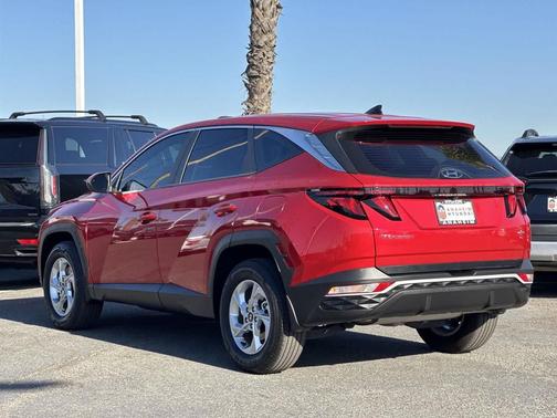 2022 Hyundai TUCSON SE