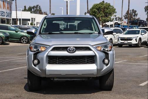 Classic Silver Metallic 2017 Toyota 4Runner SR5