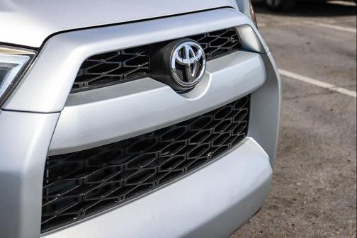 Classic Silver Metallic 2017 Toyota 4Runner SR5