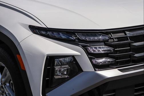 Serenity White Pearl 2025 Hyundai TUCSON SE