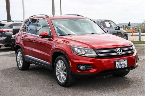 Wild Cherry Metallic 2016 Volkswagen Tiguan SE