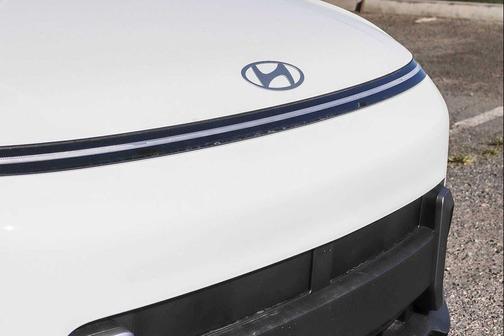Atlas White 2026 Hyundai KONA SE