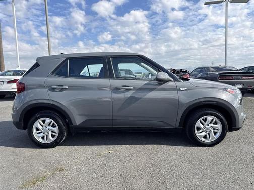 2022 Hyundai VENUE SE