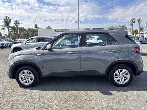 2022 Hyundai VENUE SE