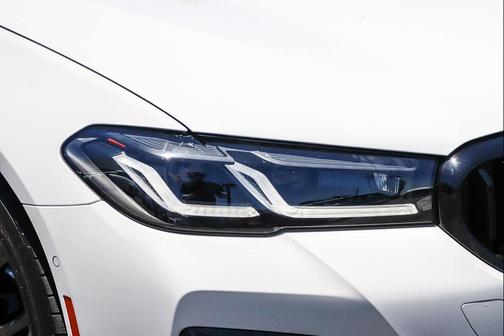 Alpine White 2023 BMW 540 i