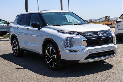 White Diamond 2024 Mitsubishi Outlander SE