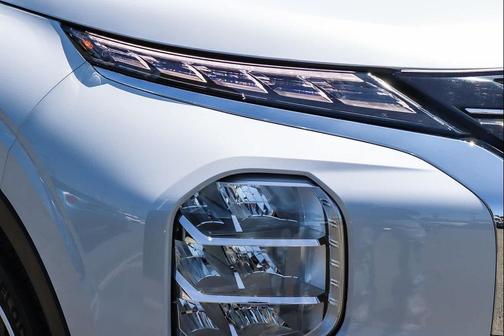 White Diamond 2024 Mitsubishi Outlander SE