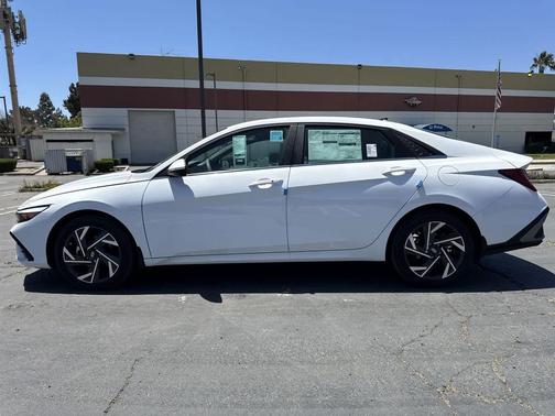 2025 Hyundai ELANTRA SEL