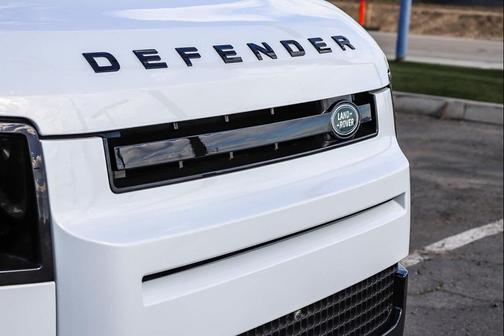 2023 Land Rover Defender 110 V8