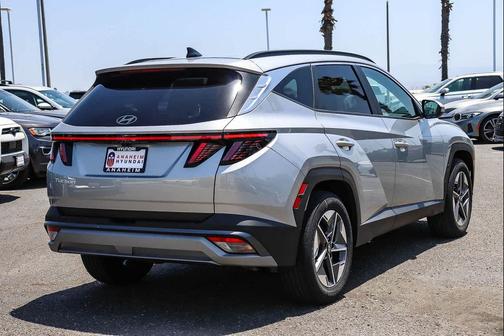 Shimmering Silver 2026 Hyundai TUCSON SEL Premium