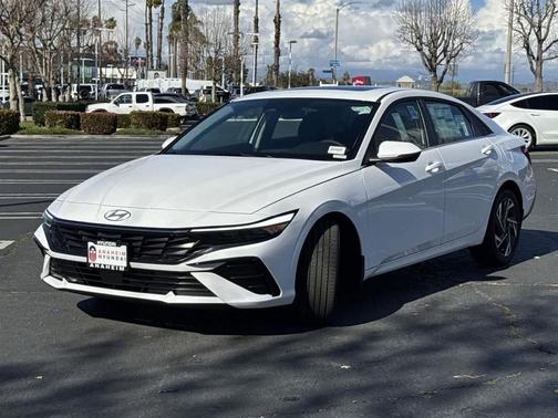 2025 Hyundai ELANTRA Limited