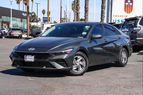 2025 Hyundai ELANTRA SE