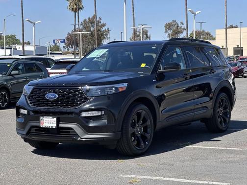 2024 Ford Explorer ST-Line