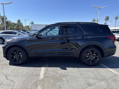 2024 Ford Explorer ST-Line