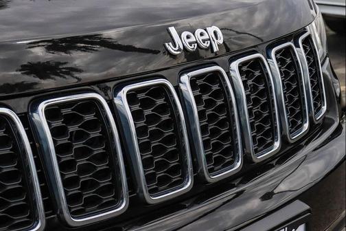 Diamond Black Crystal Pearlcoat 2019 Jeep Grand Cherokee Limited