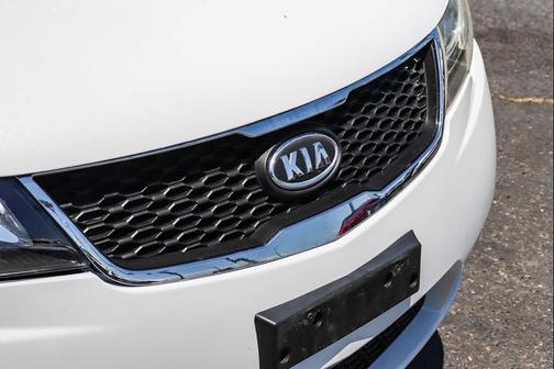Snow White Pearl 2011 Kia Forte EX