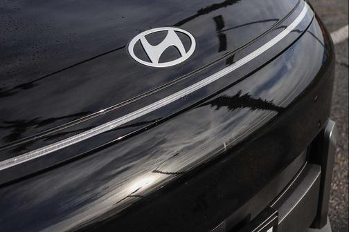 Abyss Black Pearl 2026 Hyundai KONA SEL Sport