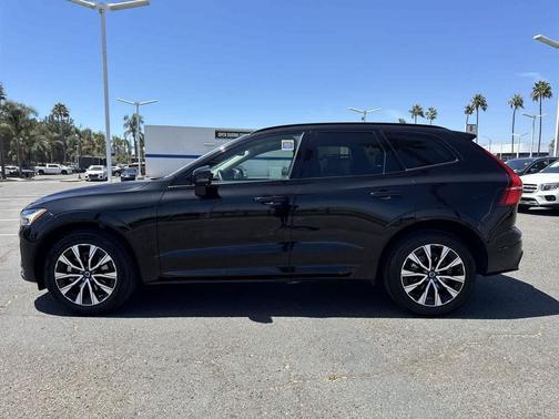 2023 Volvo XC60 B5 Plus Dark Theme