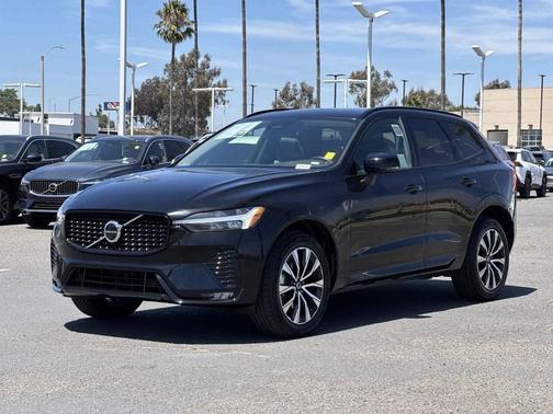 2023 Volvo XC60 B5 Plus Dark Theme