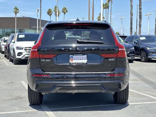 2023 Volvo XC60 B5 Plus Dark Theme