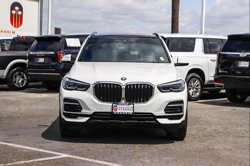 White 2023 BMW X5 PHEV xDrive45e