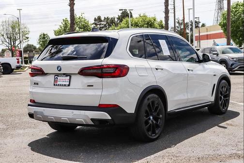White 2023 BMW X5 PHEV xDrive45e