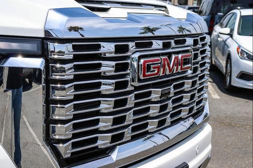 Summit White 2024 GMC Sierra 2500 Denali