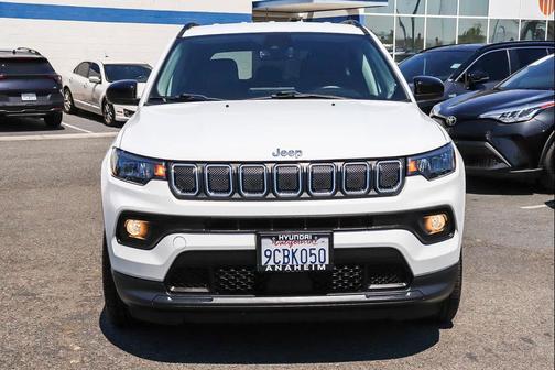 Bright White Clearcoat 2022 Jeep Compass Latitude Lux
