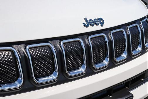 Bright White Clearcoat 2022 Jeep Compass Latitude Lux