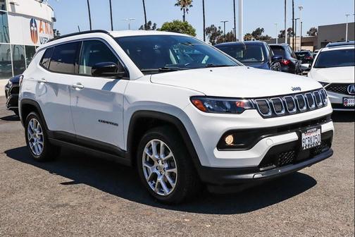Bright White Clearcoat 2022 Jeep Compass Latitude Lux