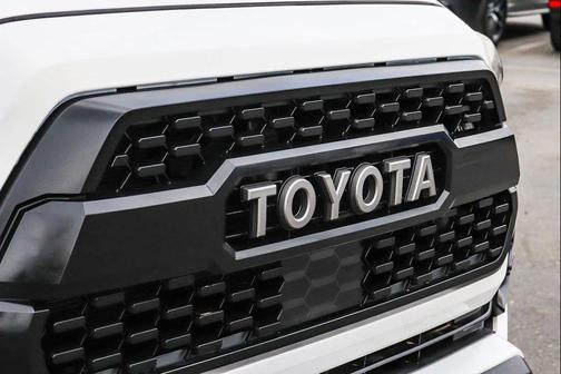 Super White 2019 Toyota Tacoma TRD Pro