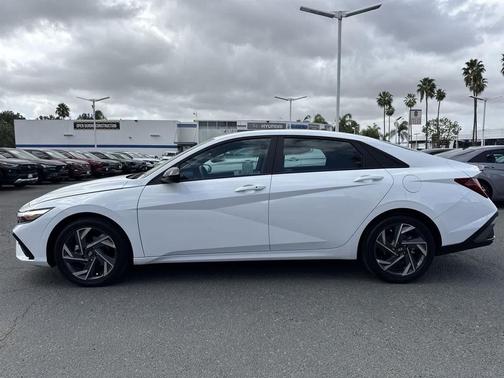 2025 Hyundai ELANTRA HEV SEL Sport