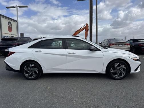 2025 Hyundai ELANTRA HEV SEL Sport