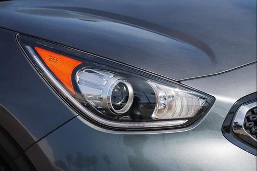 Metal Stream 2017 Kia Niro Touring