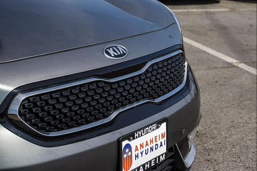 Metal Stream 2017 Kia Niro Touring