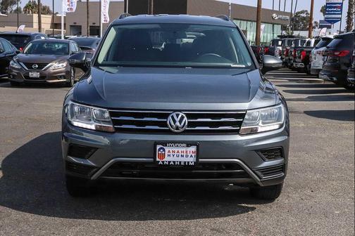 Platinum Gray Metallic 2018 Volkswagen Tiguan 2.0T S