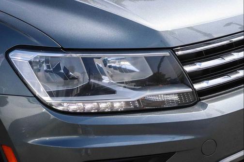 Platinum Gray Metallic 2018 Volkswagen Tiguan 2.0T S
