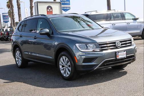Platinum Gray Metallic 2018 Volkswagen Tiguan 2.0T S