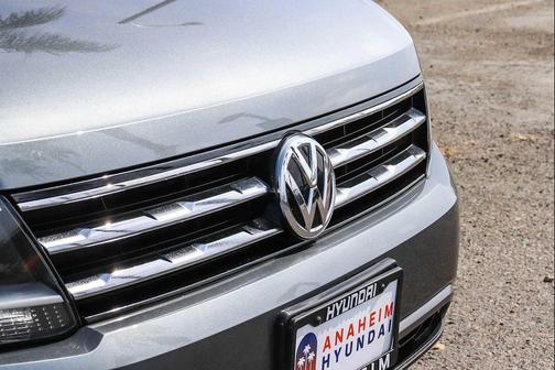 Platinum Gray Metallic 2018 Volkswagen Tiguan 2.0T S