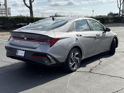 2025 Hyundai ELANTRA HEV SEL Sport