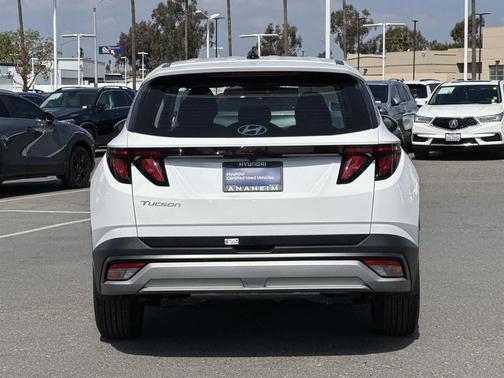 2025 Hyundai TUCSON SE