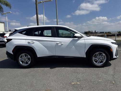 2025 Hyundai TUCSON SE