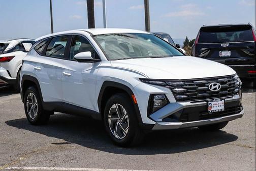 Creamy White Pearl 2026 Hyundai TUCSON Hybrid Blue SE
