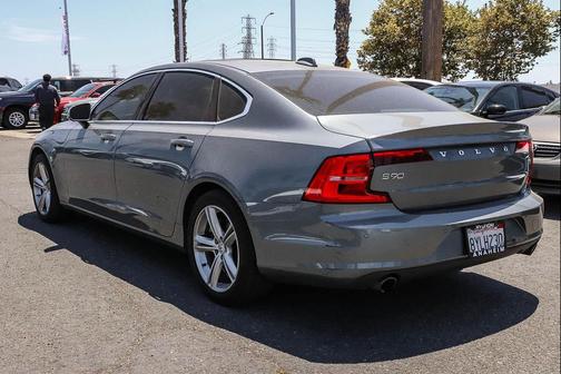 Gray 2018 Volvo S90 T5 Momentum