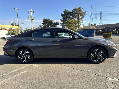 2025 Hyundai ELANTRA HEV SEL Sport