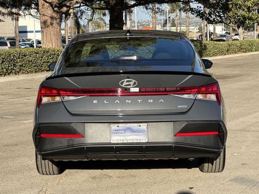 2025 Hyundai ELANTRA HEV SEL Sport