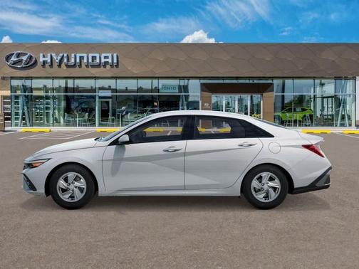2025 Hyundai ELANTRA SE